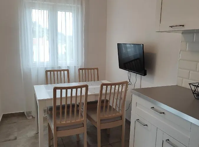 Jure * רוגוזניצה